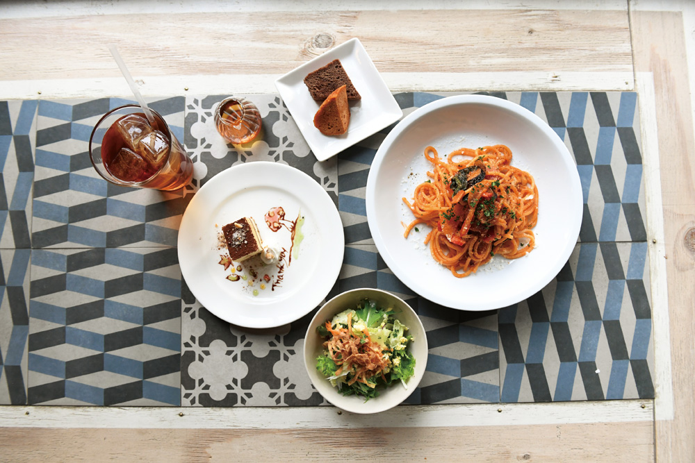 写真:「ベーコンのナポリタン」ランチ