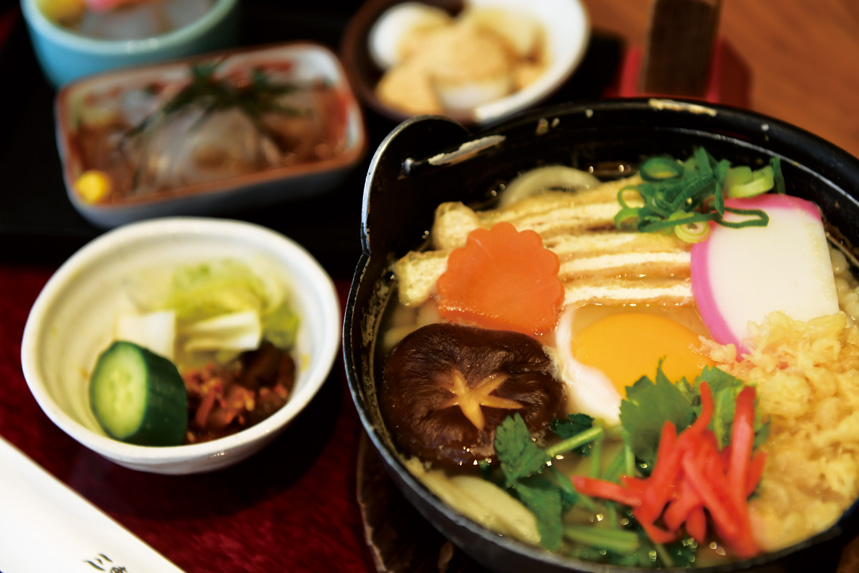 写真:すぎの子セット(おじやうどん小 甘味かご盛り)