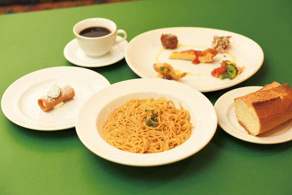 写真:ワタリガニのパスタのランチ